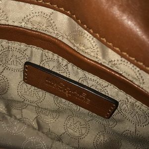 Michael Kors Signature Print Fulton  Crssbdy
